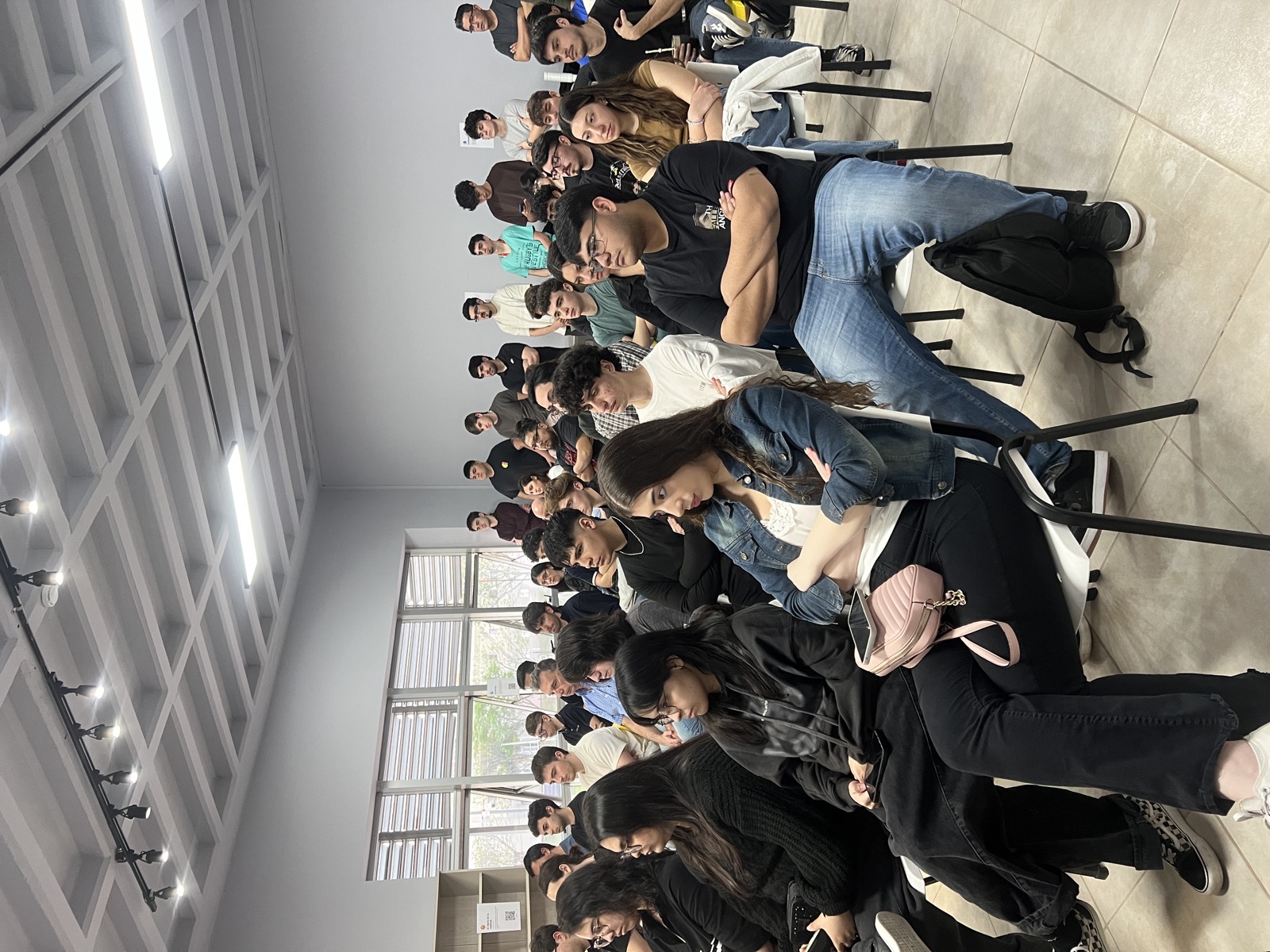El público del meetup, de frente, en el Parque Tecnológico
